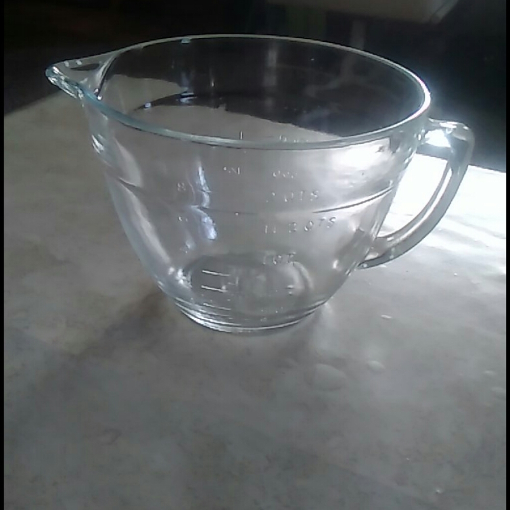 Vintage Anchor Hockey 2qt. Liquid Measured Cup